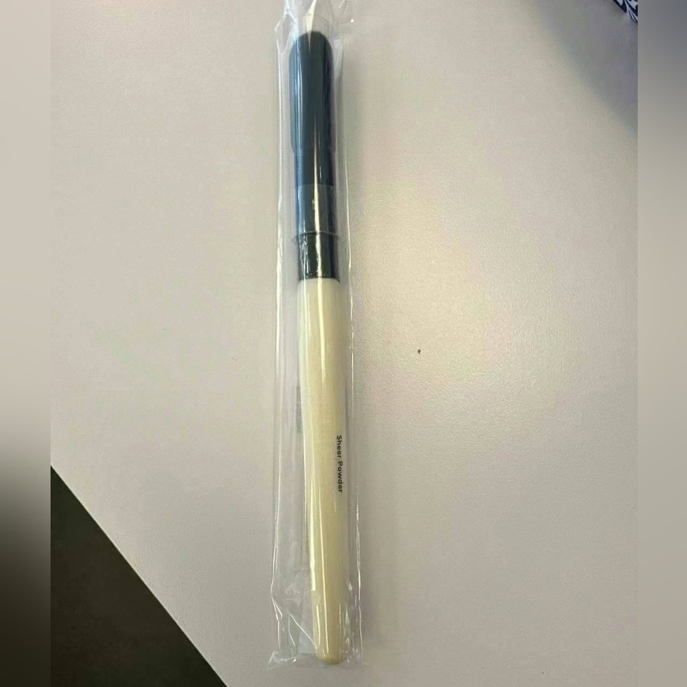 Bobbi Brown sheer powder brush